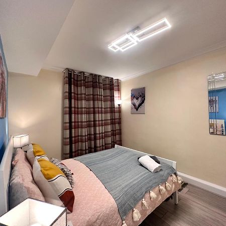 Posh 2-Bedroom, Living Room, Kitchen & 1.5 Bathroom Londra Exterior foto
