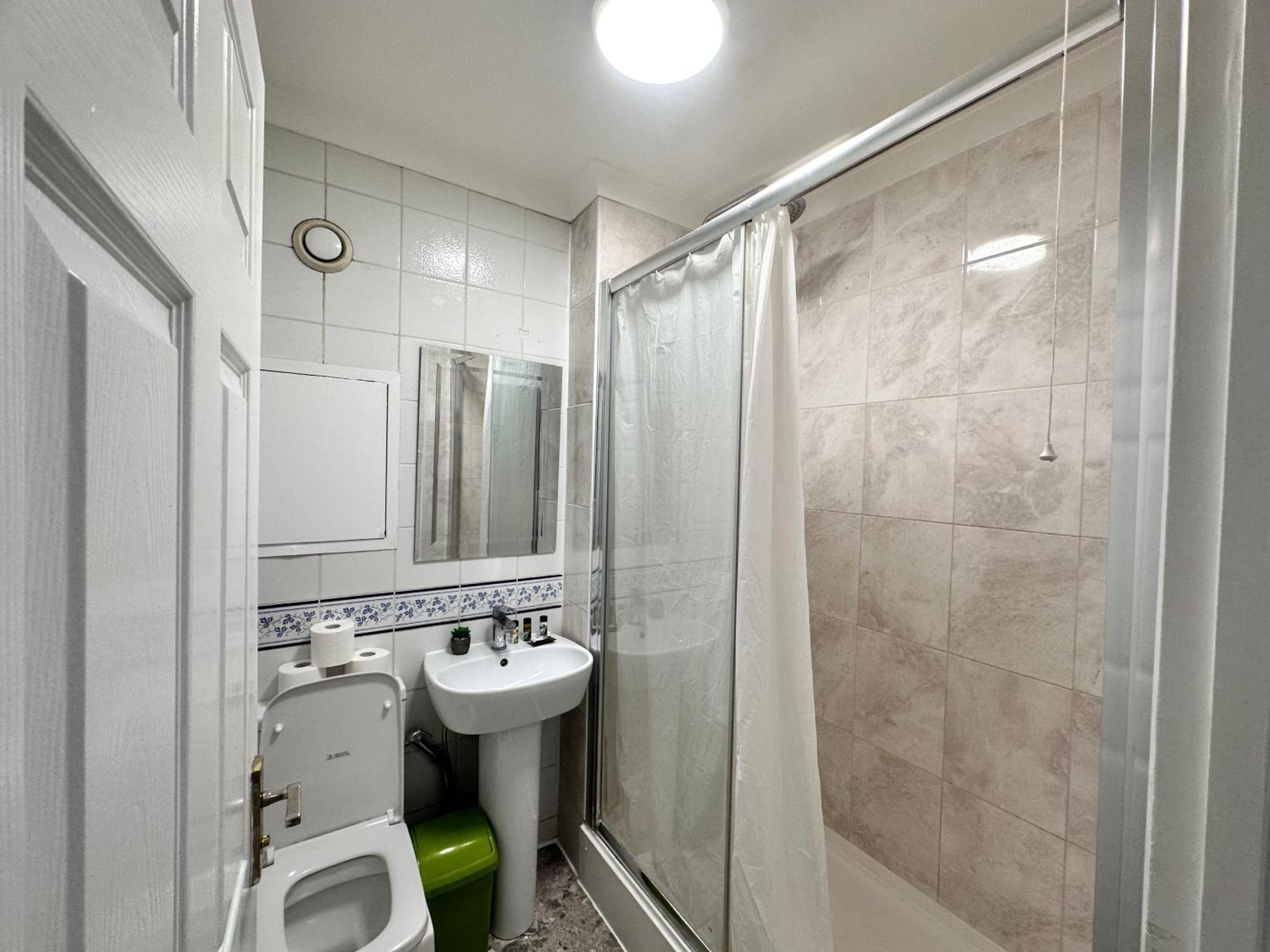 Posh 2-Bedroom, Living Room, Kitchen & 1.5 Bathroom Londra Exterior foto