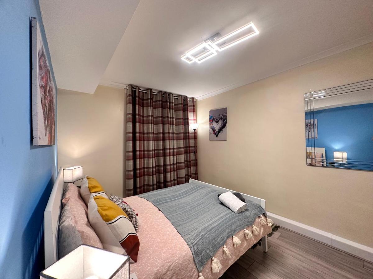 Posh 2-Bedroom, Living Room, Kitchen & 1.5 Bathroom Londra Exterior foto