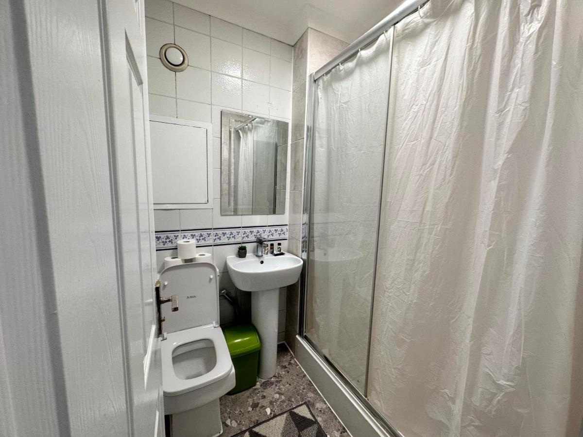 Posh 2-Bedroom, Living Room, Kitchen & 1.5 Bathroom Londra Exterior foto