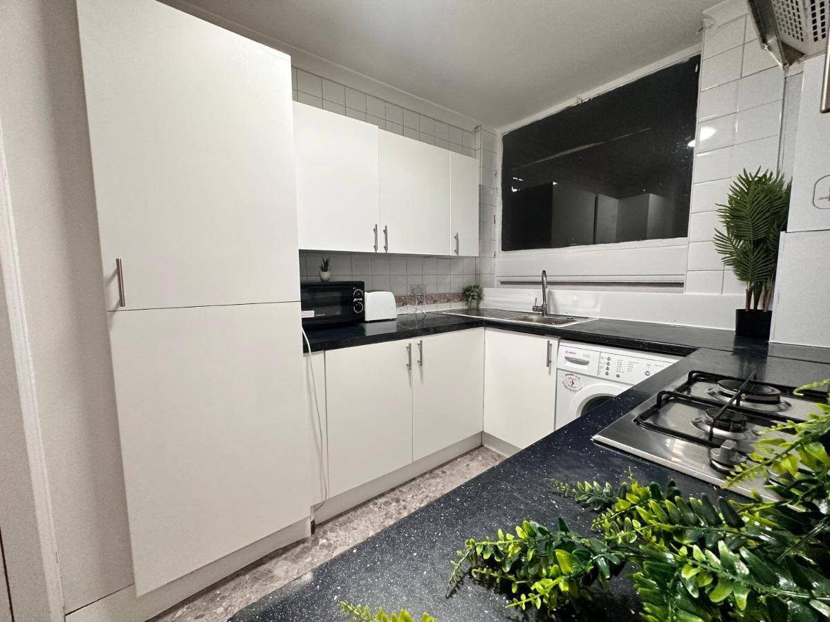 Posh 2-Bedroom, Living Room, Kitchen & 1.5 Bathroom Londra Exterior foto