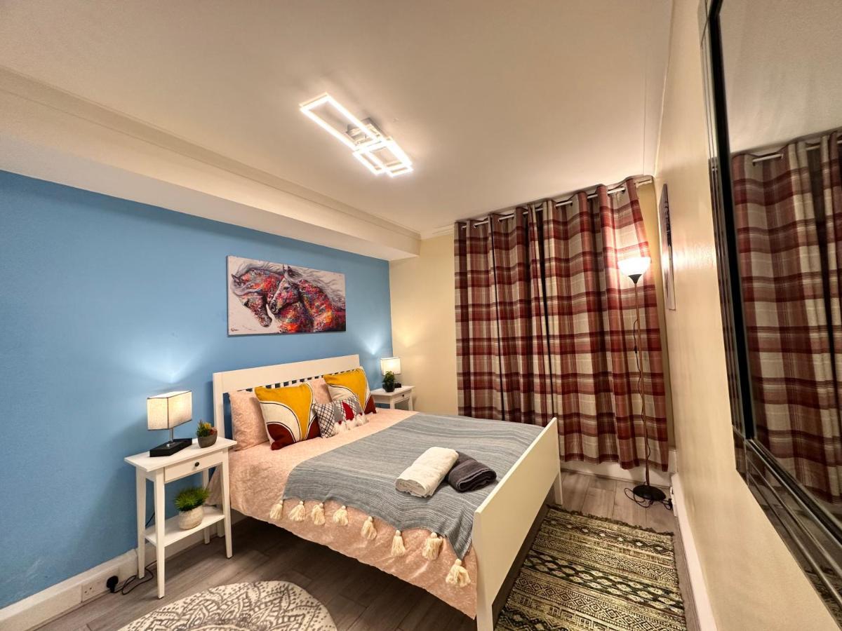 Posh 2-Bedroom, Living Room, Kitchen & 1.5 Bathroom Londra Exterior foto